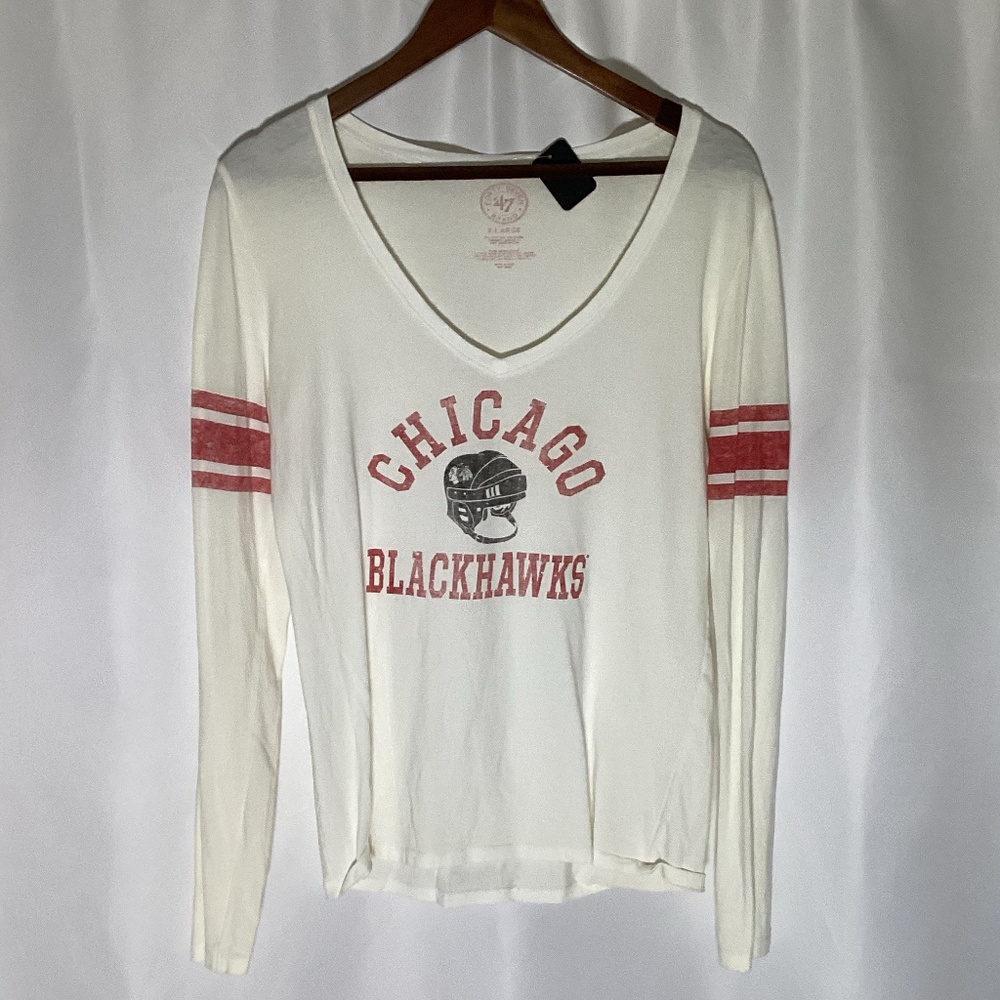 1275. Chicago Blackhawks Women’s T-Shrit EUC Size Xl
